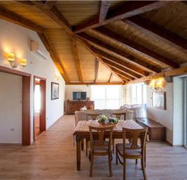 1 Bedroom Apartment with 2 Shared Pools, sleeps 2